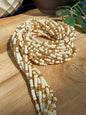 Baya sunshine collier en perles enroulées avec perles cylindriques crème et dorées alternées